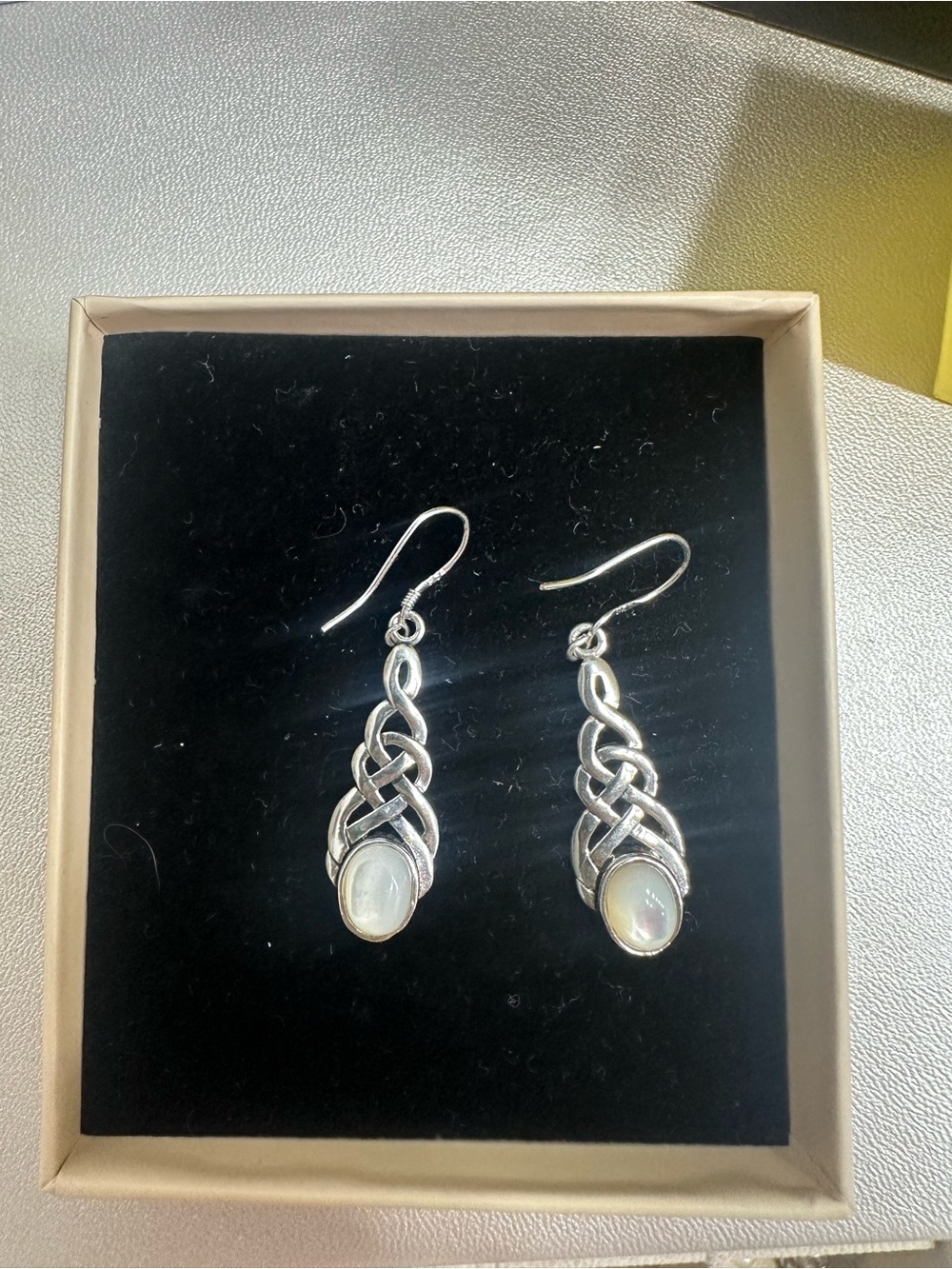 FREE Travel Case + NWOT 925 Vintage Sterling Silver Celtic Knot White Opal
